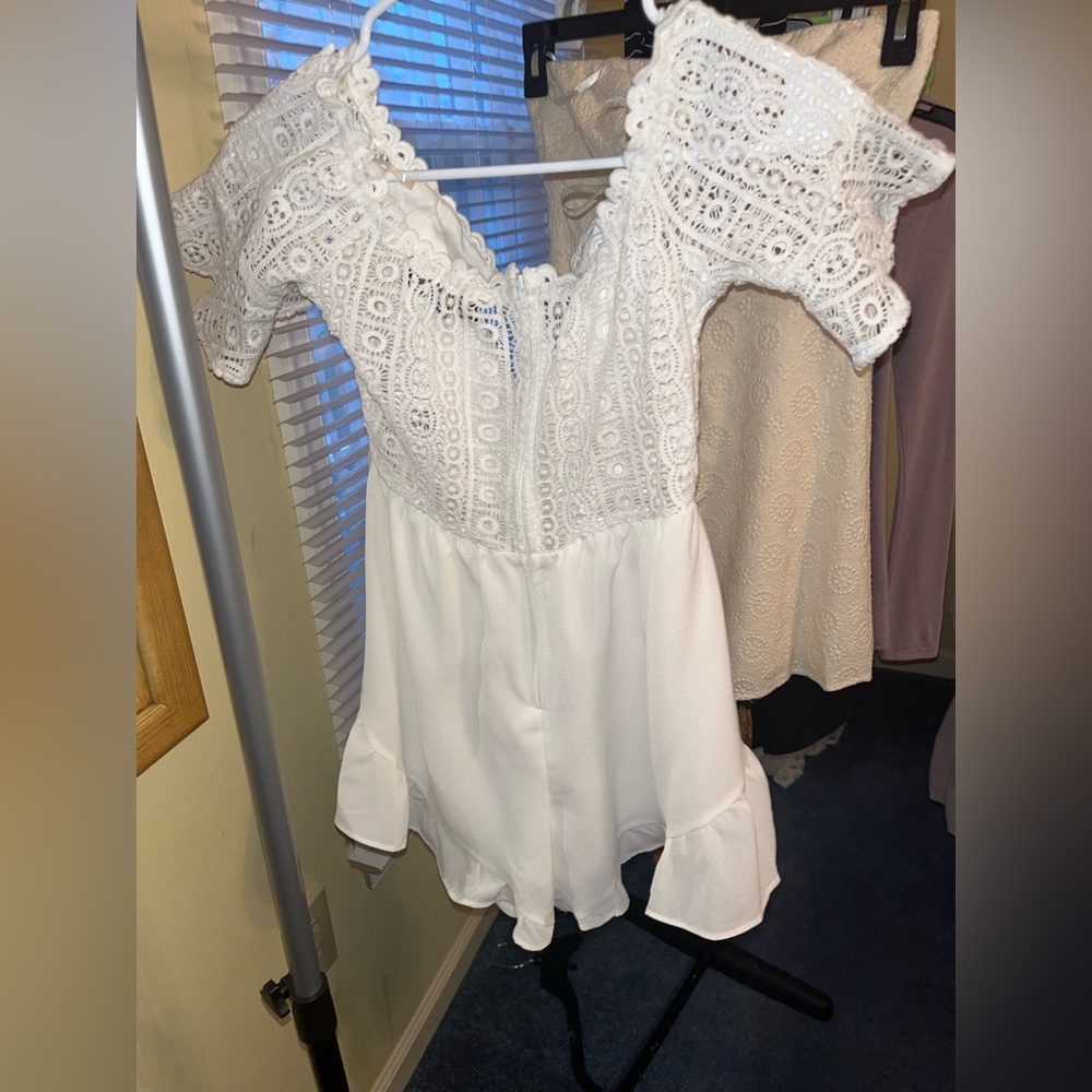 White Romper- size Small- **NEVER WORN** - Picture 5 of 5